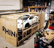 Lietuvi&scaron;ko automobilio &bdquo;Rhino RR01&ldquo; supakavimas ir siuntimas