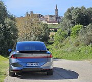 Elektromobilis XPENG P7+: testai