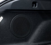 Elektromobilis XPENG P7+ fotostudijoje