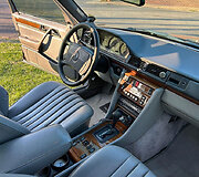 Aukcione parduodamas Mercedes 300D W124