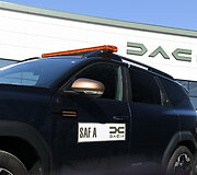 Dacia automobiliai ralio trasose atliks saugos funkciją