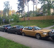 Sostinės Mokyklos gatvėje apdaužyti penki automobiliai