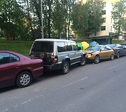 Sostinės Mokyklos gatvėje apdaužyti penki automobiliai