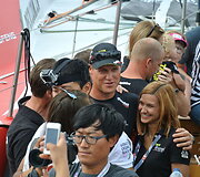 Roką Milevičių į regatą &bdquo;Volvo Ocean Race&ldquo; i&scaron;lydėjo minia lietuvių, tėvai ir draugė Erika 2014 m. spalio 11 d. 