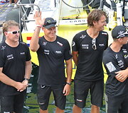 Roką Milevičių į regatą "Volvo Ocean Race" i&scaron;lydėjo minia lietuvių, tėvai ir draugė Erika 2014 m. spalio 11 d. 