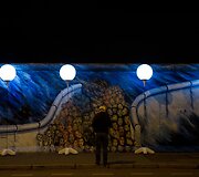 Meno projektas &bdquo;Lichtgrenze 2014&ldquo; (&bdquo;&Scaron;viesos siena 2014&ldquo;): Berlyną nu&scaron;vietė 8000 baltų &scaron;viestuvų