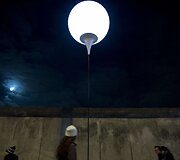 Meno projektas &bdquo;Lichtgrenze 2014&ldquo; (&bdquo;&Scaron;viesos siena 2014&ldquo;): Berlyną nu&scaron;vietė 8000 baltų &scaron;viestuvų