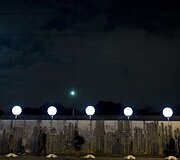 Meno projektas &bdquo;Lichtgrenze 2014&ldquo; (&bdquo;&Scaron;viesos siena 2014&ldquo;): Berlyną nu&scaron;vietė 8000 baltų &scaron;viestuvų