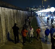 Meno projektas &bdquo;Lichtgrenze 2014&ldquo; (&bdquo;&Scaron;viesos siena 2014&ldquo;): Berlyną nu&scaron;vietė 8000 baltų &scaron;viestuvų