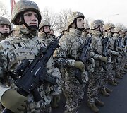 JAV kariai dalyvavo Latvijos 96-ųjų metinių minėjimo parade