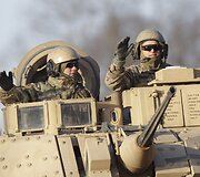 JAV kariai dalyvavo Latvijos 96-ųjų metinių minėjimo parade