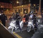 I&scaron;teisinus policininką, nu&scaron;ovusį juodaodį Michaelą Browną, Niujorke žmonės susirinko į demonstraciją 2014 m. lapkričio 26 d. 