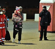 I&scaron;gelbėti įgulos palikto nelegalų laivo &bdquo;Ezadeen&ldquo; keleiviai  2015 m. sausio 03 d. 