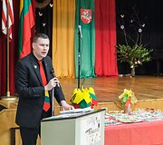 Lietuvių Fondo remiamą parodą pristatė organizacijosdabartinis atstovas Vakarų pakrantėje Laurynas R. Misevičius
