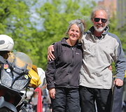 Sutuoktiniai suomis Denas ir ispanė Lola keliauja po pasaulį motociklais 