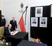 Lietuvos delegacija pagerbė L.Kaczynskio atminimą