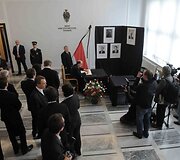 Lietuvos delegacija pagerbė L.Kaczynskio atminimą