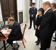 Lietuvos delegacija pagerbė L.Kaczynskio atminimą