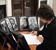 Lietuvos delegacija pagerbė L.Kaczynskio atminimą