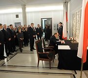 Lietuvos delegacija pagerbė L.Kaczynskio atminimą