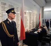 Lietuvos delegacija pagerbė L.Kaczynskio atminimą
