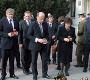 Lietuvos delegacija pagerbė L.Kaczynskio atminimą