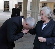 Lietuvos delegacija pagerbė L.Kaczynskio atminimą