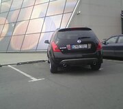Yalin Mey Polujanskas automobilį stato skersą