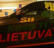 Kovo 11-ąją vilniečius stebino prabangus &bdquo;Mercedes&ldquo; su Vyčiu
