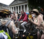 Nuogas protestas Briuselyje