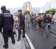 Nuogas protestas Briuselyje