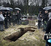 Socialinė reklama, įspėjanti apie žinučių ra&scaron;ymo pavojų vairuojant 