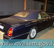 Latvijos URM aukcione parduoda i&scaron; nusikaltėlių konfiskuotą kabrioletą &bdquo;Bentley Azure&ldquo;.