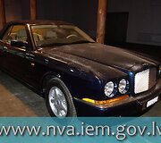 Latvijos URM aukcione parduoda i&scaron; nusikaltėlių konfiskuotą kabrioletą &bdquo;Bentley Azure&ldquo;.