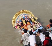 Indija &scaron;venčia Durga Puja (Durgapūdžą).