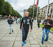 Eismo dalyvių lenktynės Kaune: maratonininkas prie&scaron; dviratį, autobusą ir automobilį