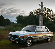 2000 km žygis i&scaron; Vilniaus į Paryžių su 30 metų senumo &bdquo;Peugeot 305&ldquo; ir naujuoju 308