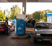 2000 km žygis i&scaron; Vilniaus į Paryžių su 30 metų senumo &bdquo;Peugeot 305&ldquo; ir naujuoju 308