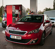 2000 km žygis i&scaron; Vilniaus į Paryžių su 30 metų senumo &bdquo;Peugeot 305&ldquo; ir naujuoju 308