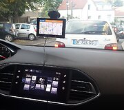 2000 km žygis i&scaron; Vilniaus į Paryžių su 30 metų senumo &bdquo;Peugeot 305&ldquo; ir naujuoju 308
