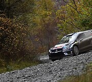  Sebastienas Ogier su &scaron;turmanu Julienu Ingrassia džiaugiasi pergale