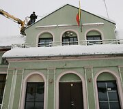 Nuo sniego svorio &Scaron;ilutėje kenčia pastatai