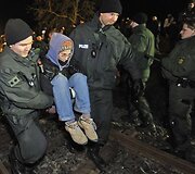 Žaliųjų protestas Vokietijoje prie&scaron; branduolinių atliekų gabenimą