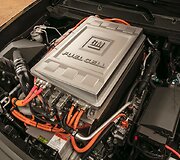 &bdquo;General Motors&ldquo; kūrinys - karinis vandeniliu ir elektra varomas visureigis  ZH2