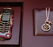 &bdquo;Vertu&ldquo; pristatė naują riboto leidimo kolekciją &bdquo;Signature Cobra&ldquo;