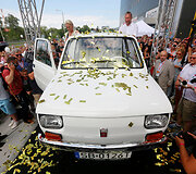 Tomas Hanksas gavo dovaną &ndash; i&scaron;skirtinį &bdquo;Fiat 126p&ldquo;, atnaujintą už 8500 zlotų