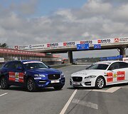 Lenktynių &bdquo;Rescue car&ldquo; oficialiai tituluojamas &bdquo;Jaguar F-Pace&ldquo;, o &bdquo;Safety car&ldquo; &ndash; &bdquo;Jaguar XF&ldquo;