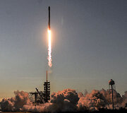 &bdquo;SpaceX&ldquo; sėkmingai paleido ir nutupdė jau panaudotą raketą