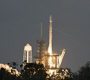 &bdquo;SpaceX&ldquo; sėkmingai paleido ir nutupdė jau panaudotą raketą