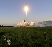 &bdquo;SpaceX&ldquo; sėkmingai paleido ir nutupdė jau panaudotą raketą